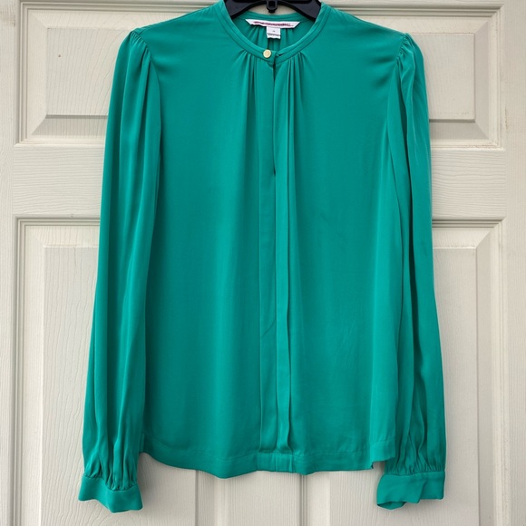 Diane Von Furstenberg Tops - Billow' Silk Blouse
DIANE VON FURSTENBERG , 10